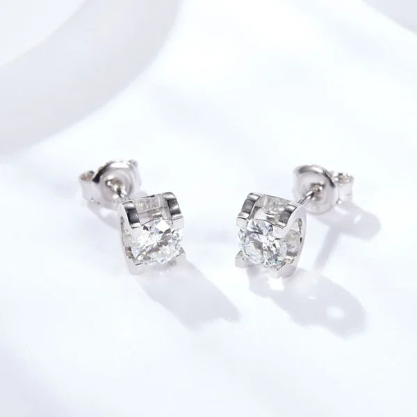 Moissanite Stud 1.0carat Round Diamond Earrings